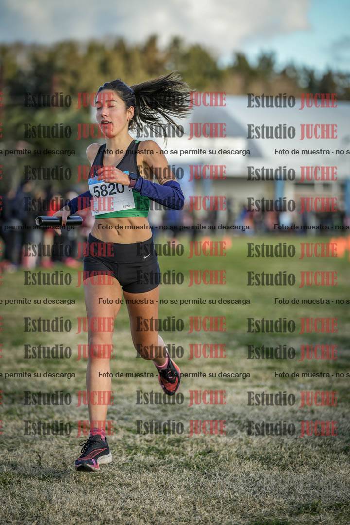Fotos de la llegada de las postas 4 x 1000 m mixtas