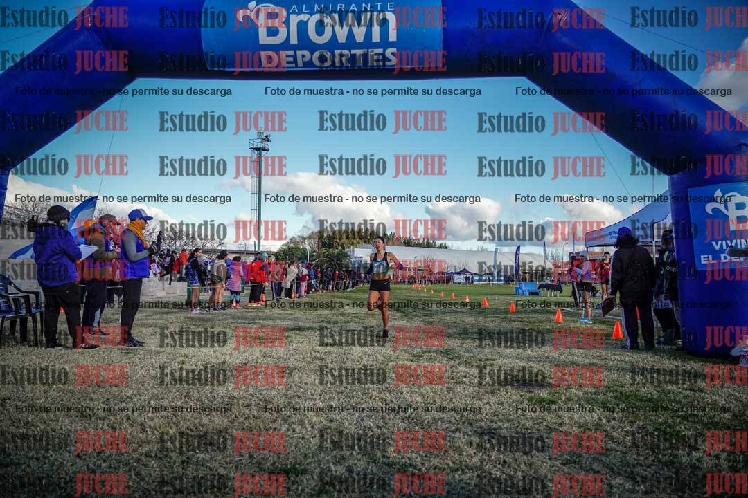 Fotos de la llegada de las postas 4 x 1000 m mixtas