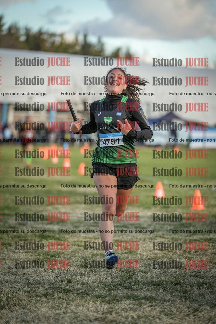 Fotos de la llegada de las postas 4 x 1000 m mixtas