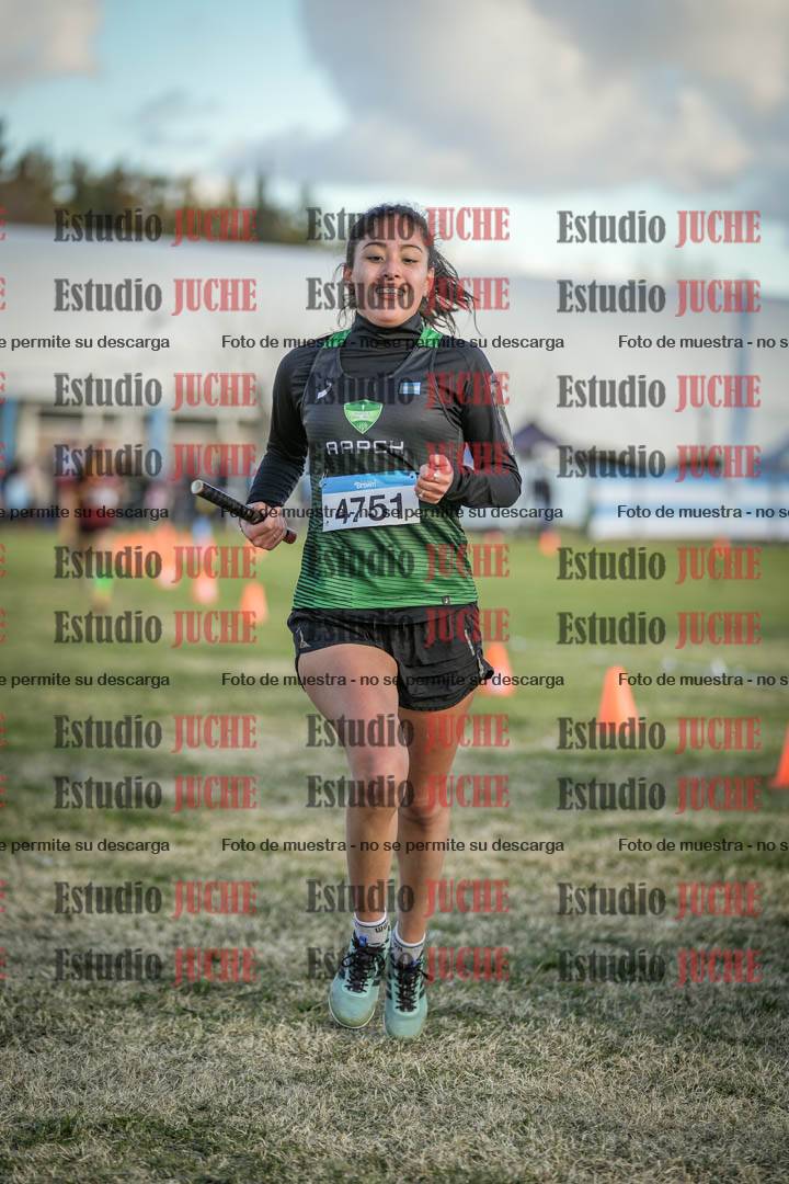 Fotos de la llegada de las postas 4 x 1000 m mixtas