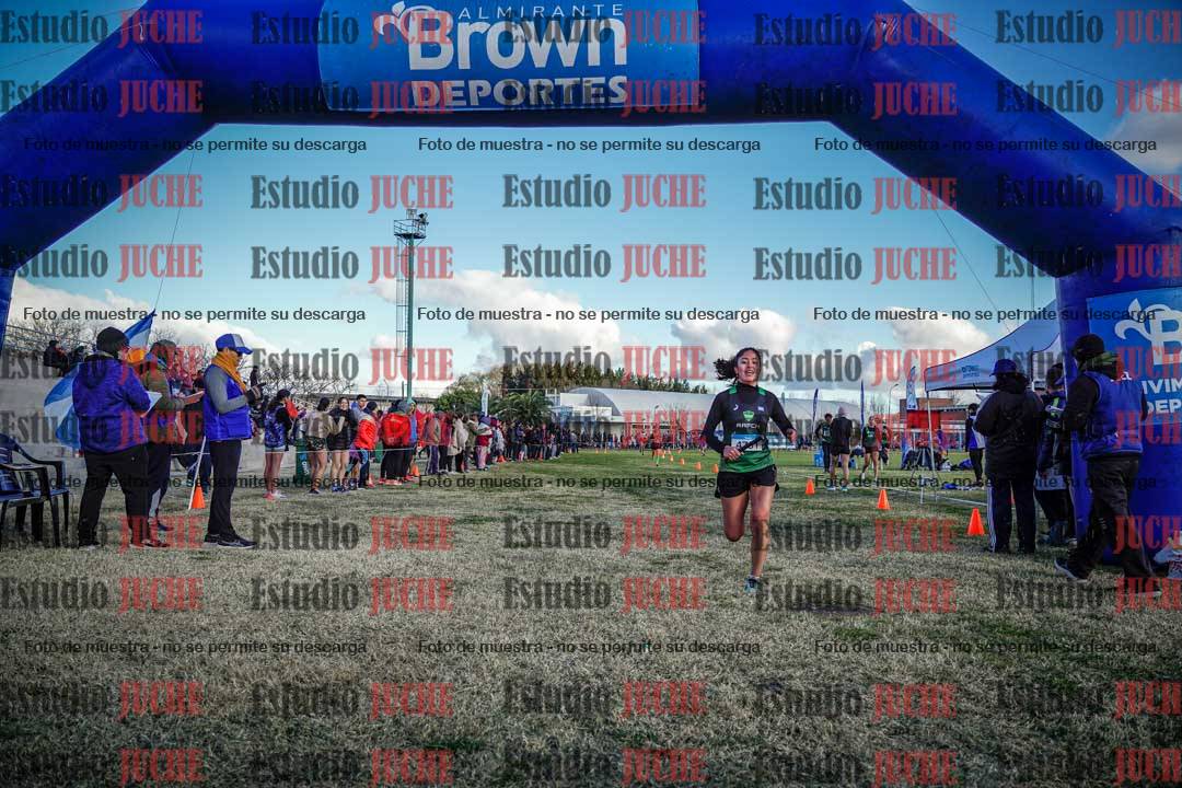 Fotos de la llegada de las postas 4 x 1000 m mixtas