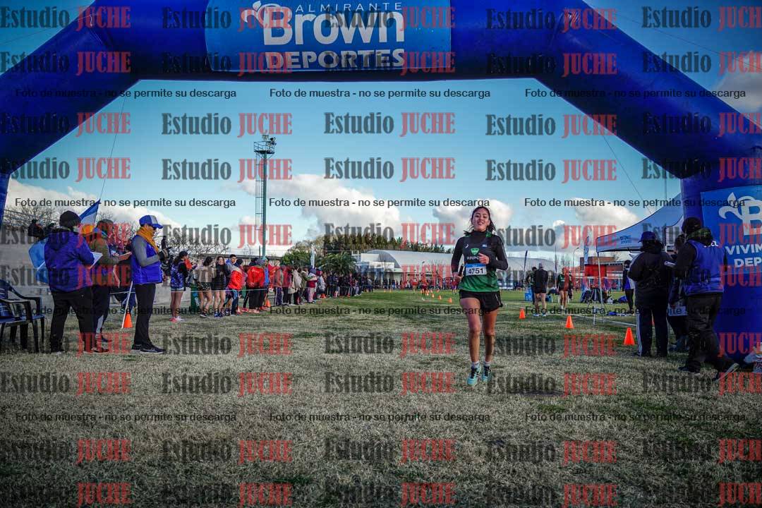 Fotos de la llegada de las postas 4 x 1000 m mixtas