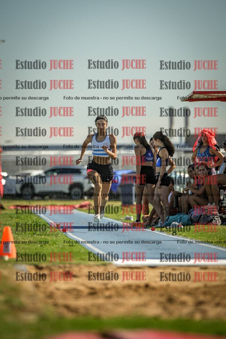 Fotos del salto en largo de mujeres - mayores