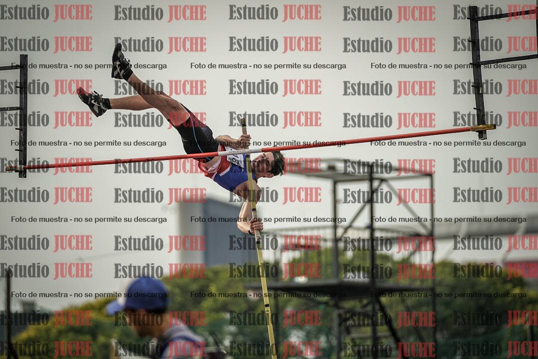 Fotos del salto con garrocha de varones
