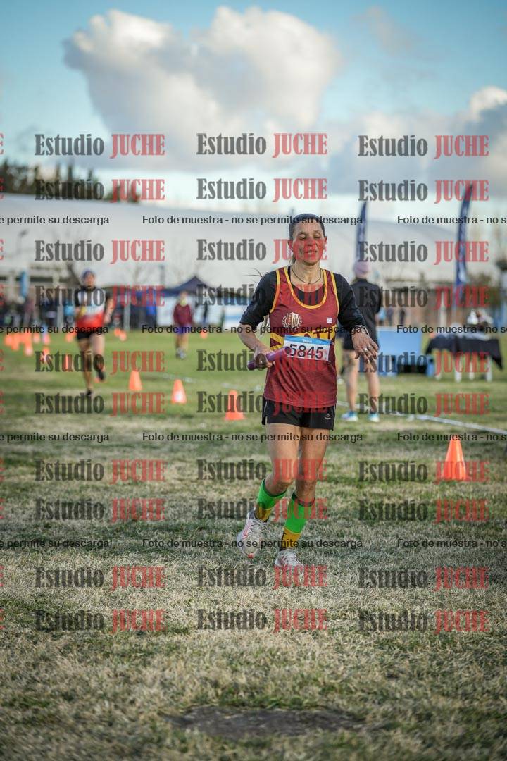 Fotos de la llegada de las postas 4 x 1000 m mixtas