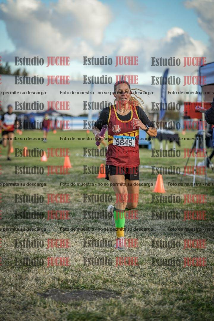 Fotos de la llegada de las postas 4 x 1000 m mixtas