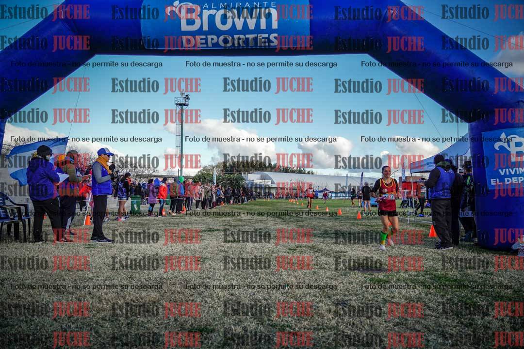 Fotos de la llegada de las postas 4 x 1000 m mixtas