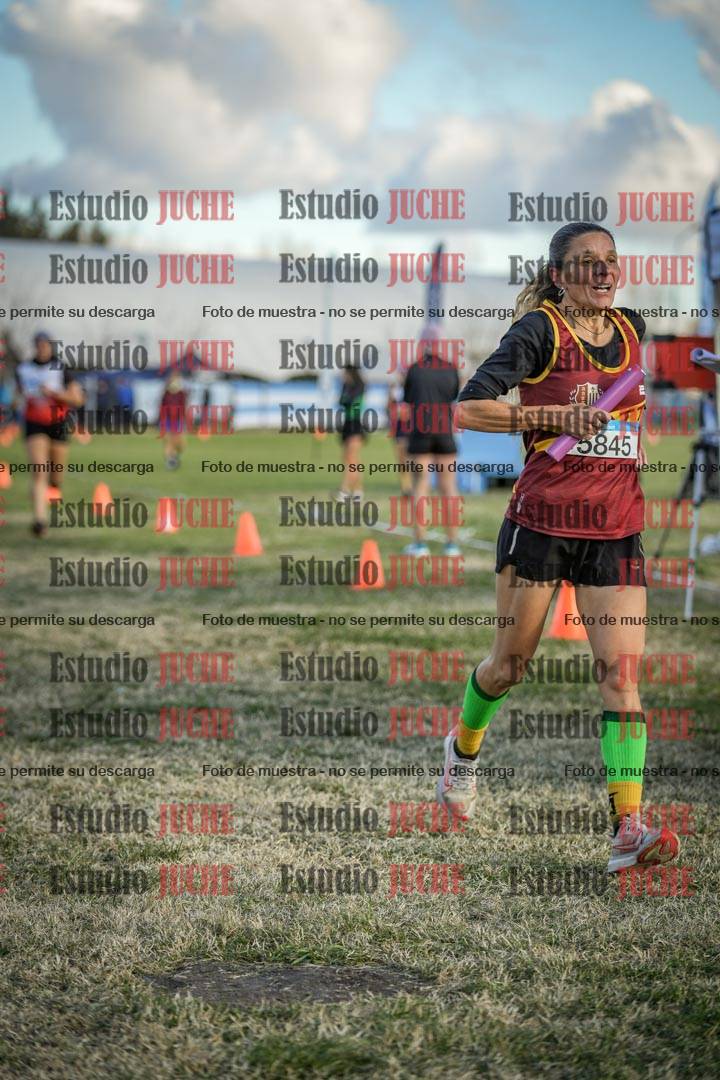 Fotos de la llegada de las postas 4 x 1000 m mixtas