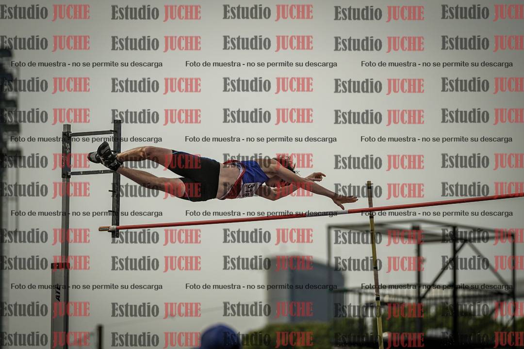 Fotos del salto con garrocha de varones