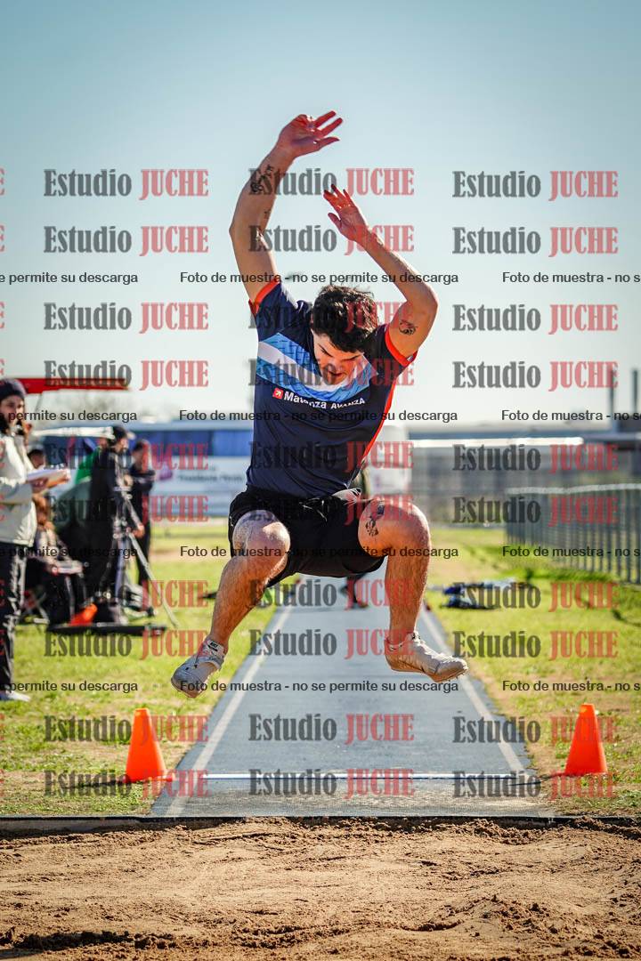 Fotos del salto en largo de varones