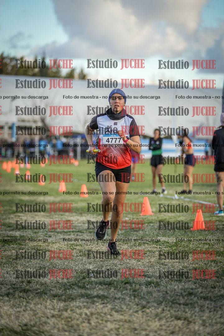 Fotos de la llegada de las postas 4 x 1000 m mixtas