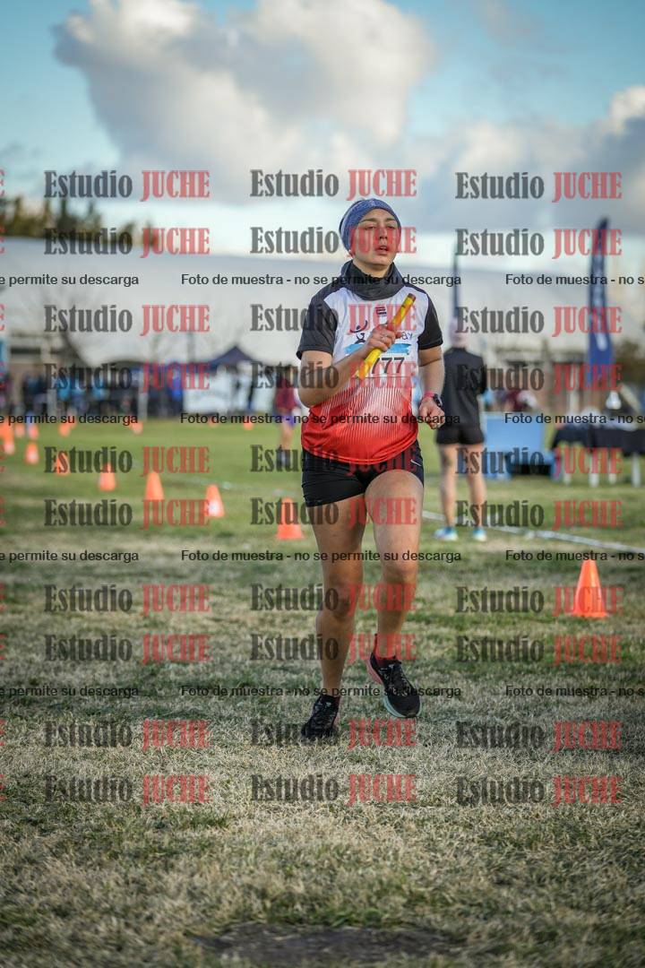 Fotos de la llegada de las postas 4 x 1000 m mixtas
