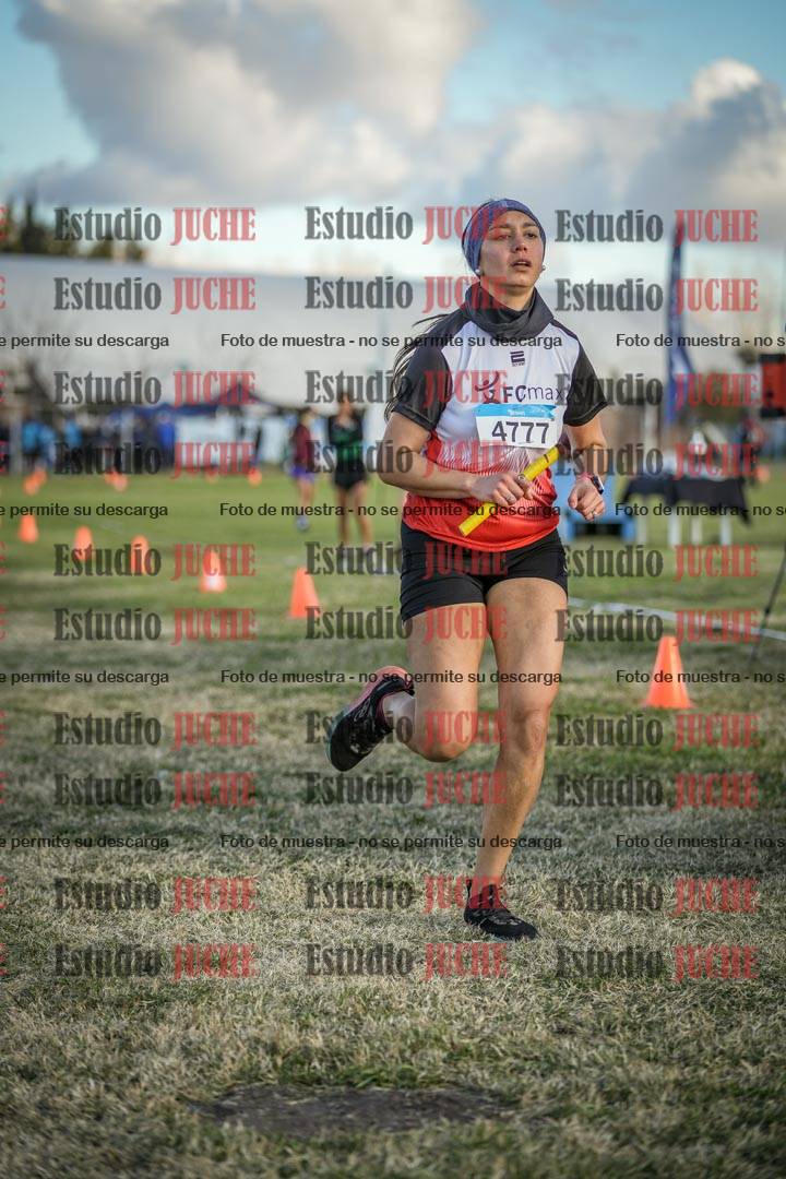 Fotos de la llegada de las postas 4 x 1000 m mixtas