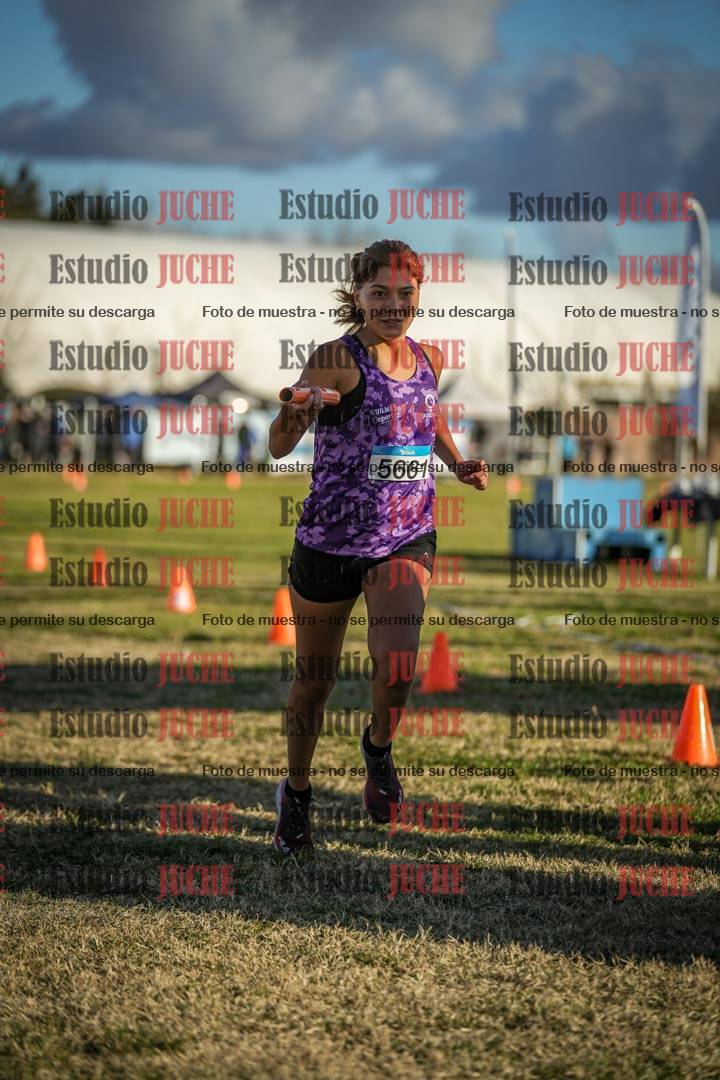 Fotos de la llegada de las postas 4 x 1000 m mixtas