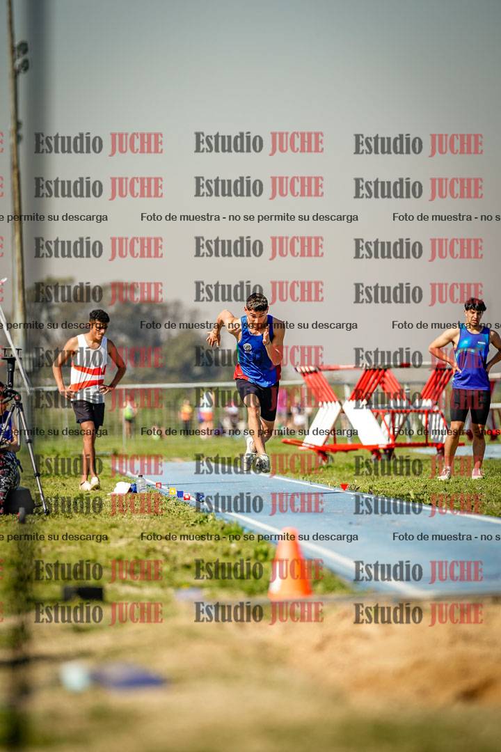 Fotos del salto en largo de varones