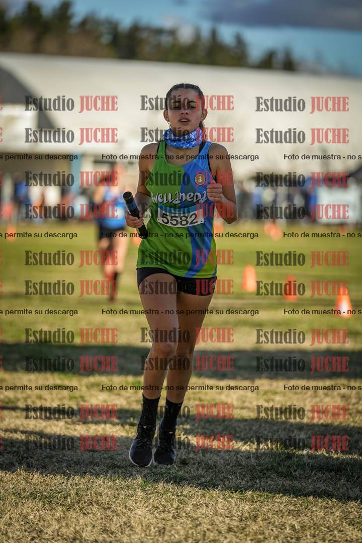 Fotos de la llegada de las postas 4 x 1000 m mixtas