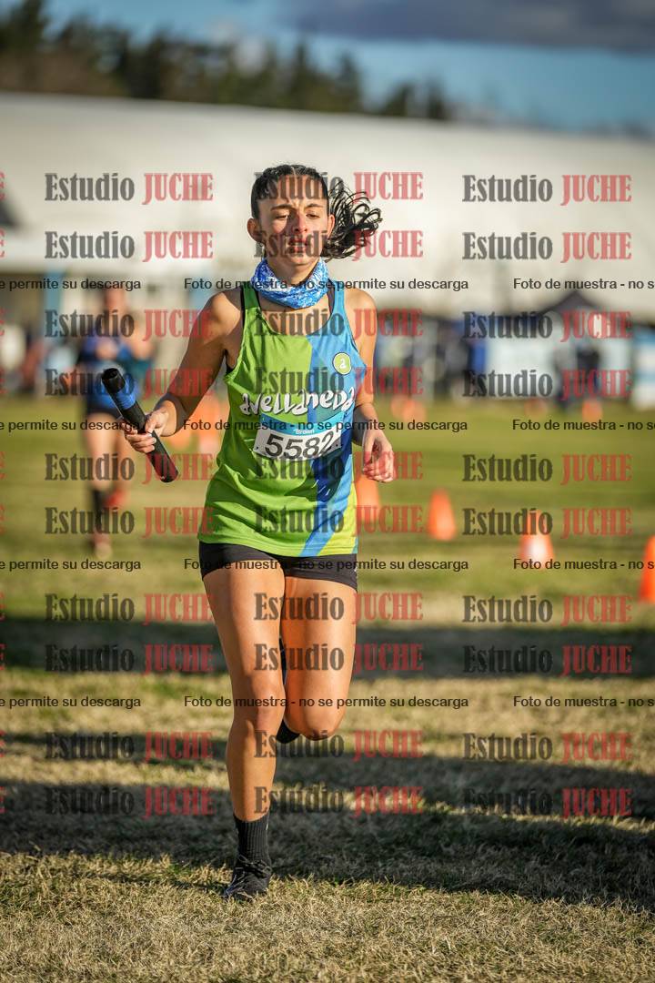 Fotos de la llegada de las postas 4 x 1000 m mixtas