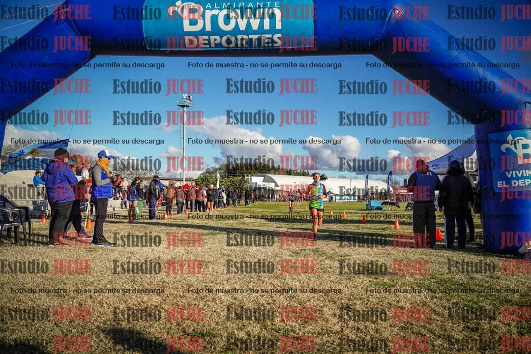 Fotos de la llegada de las postas 4 x 1000 m mixtas