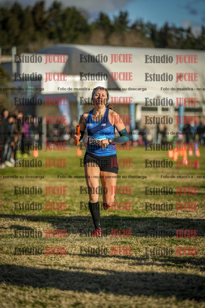 Fotos de la llegada de las postas 4 x 1000 m mixtas