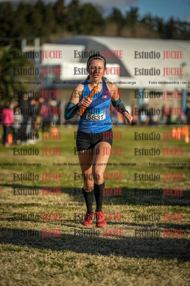 Fotos de la llegada de las postas 4 x 1000 m mixtas
