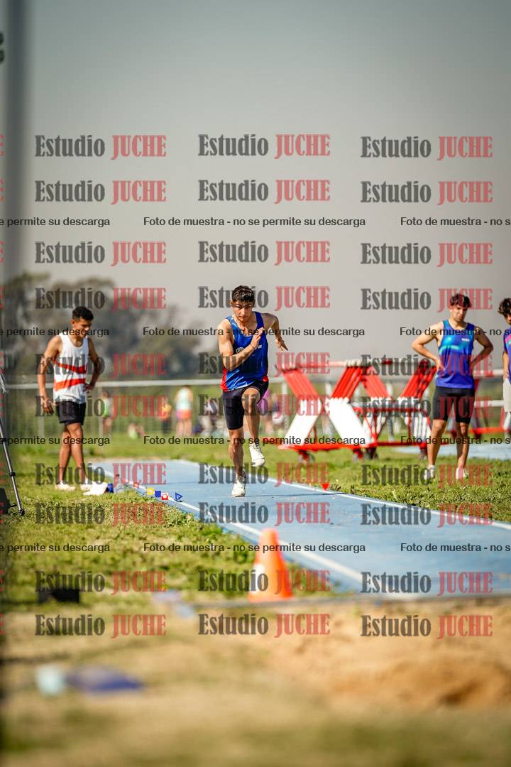 Fotos del salto en largo de varones