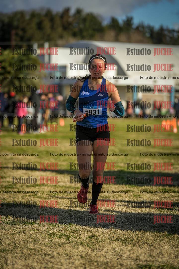 Fotos de la llegada de las postas 4 x 1000 m mixtas