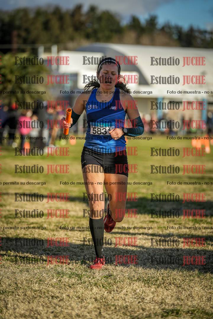 Fotos de la llegada de las postas 4 x 1000 m mixtas