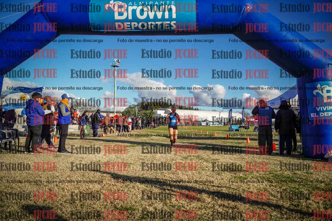 Fotos de la llegada de las postas 4 x 1000 m mixtas
