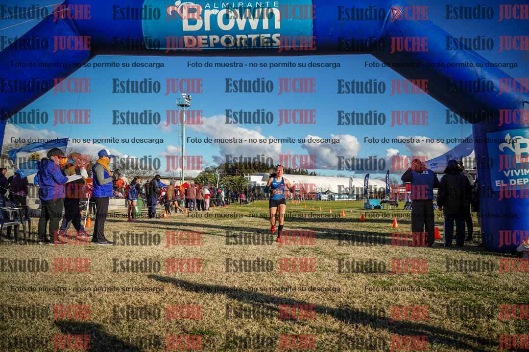 Fotos de la llegada de las postas 4 x 1000 m mixtas