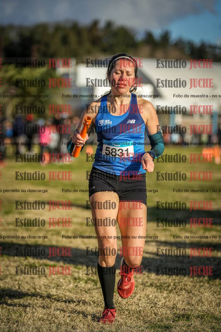 Fotos de la llegada de las postas 4 x 1000 m mixtas