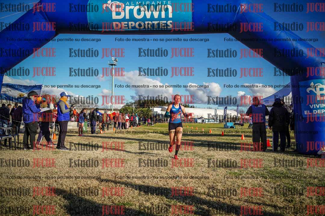 Fotos de la llegada de las postas 4 x 1000 m mixtas
