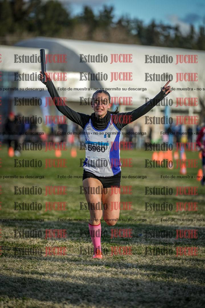 Fotos de la llegada de las postas 4 x 1000 m mixtas