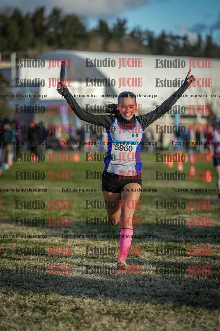 Fotos de la llegada de las postas 4 x 1000 m mixtas
