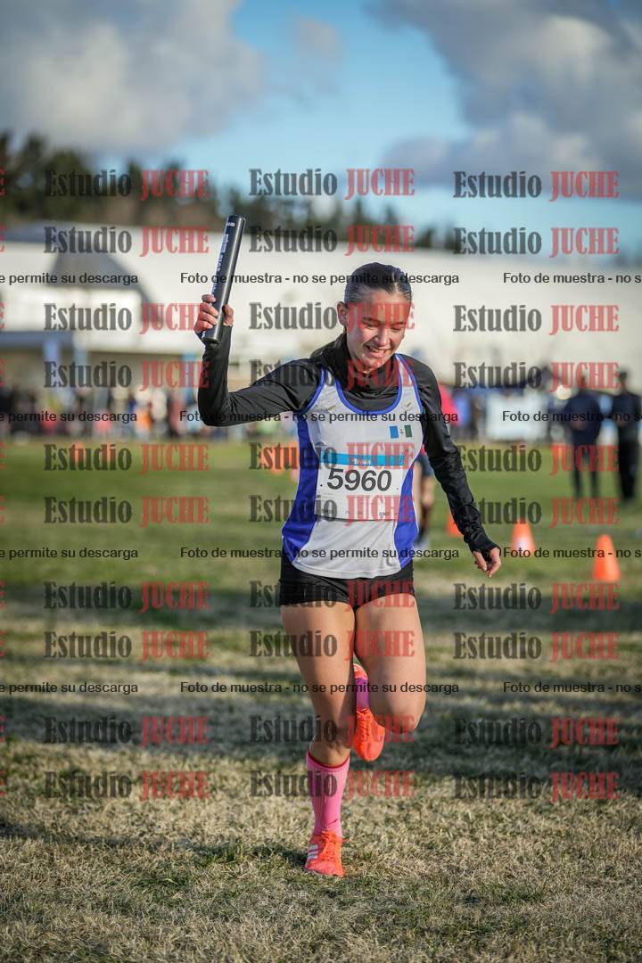 Fotos de la llegada de las postas 4 x 1000 m mixtas