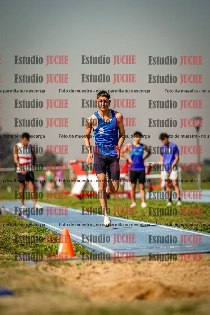 Fotos del salto en largo de varones