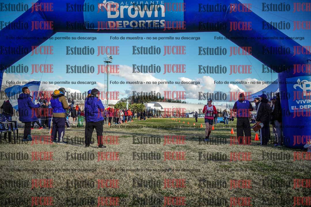 Fotos de la llegada de las postas 4 x 1000 m mixtas