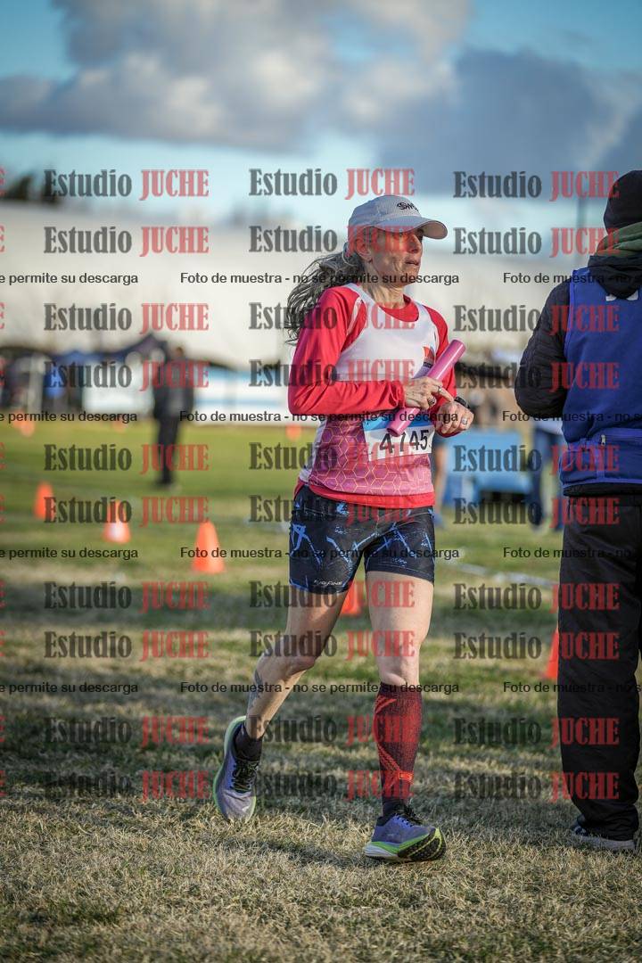 Fotos de la llegada de las postas 4 x 1000 m mixtas