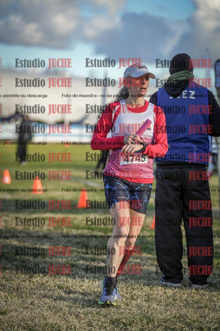 Fotos de la llegada de las postas 4 x 1000 m mixtas