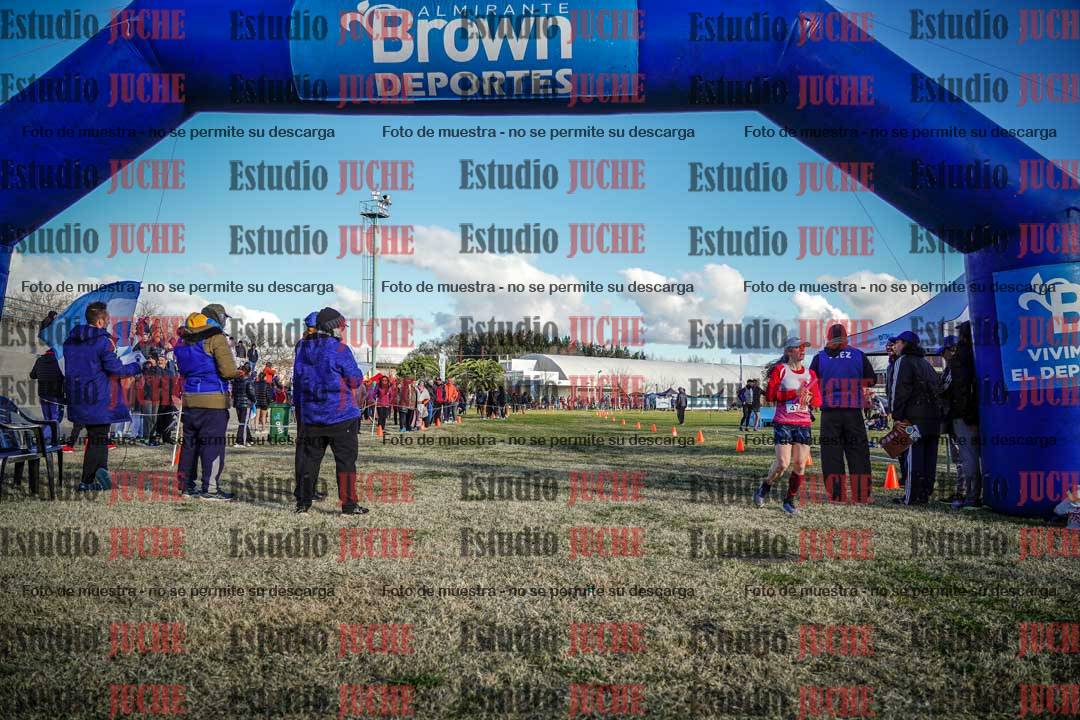 Fotos de la llegada de las postas 4 x 1000 m mixtas