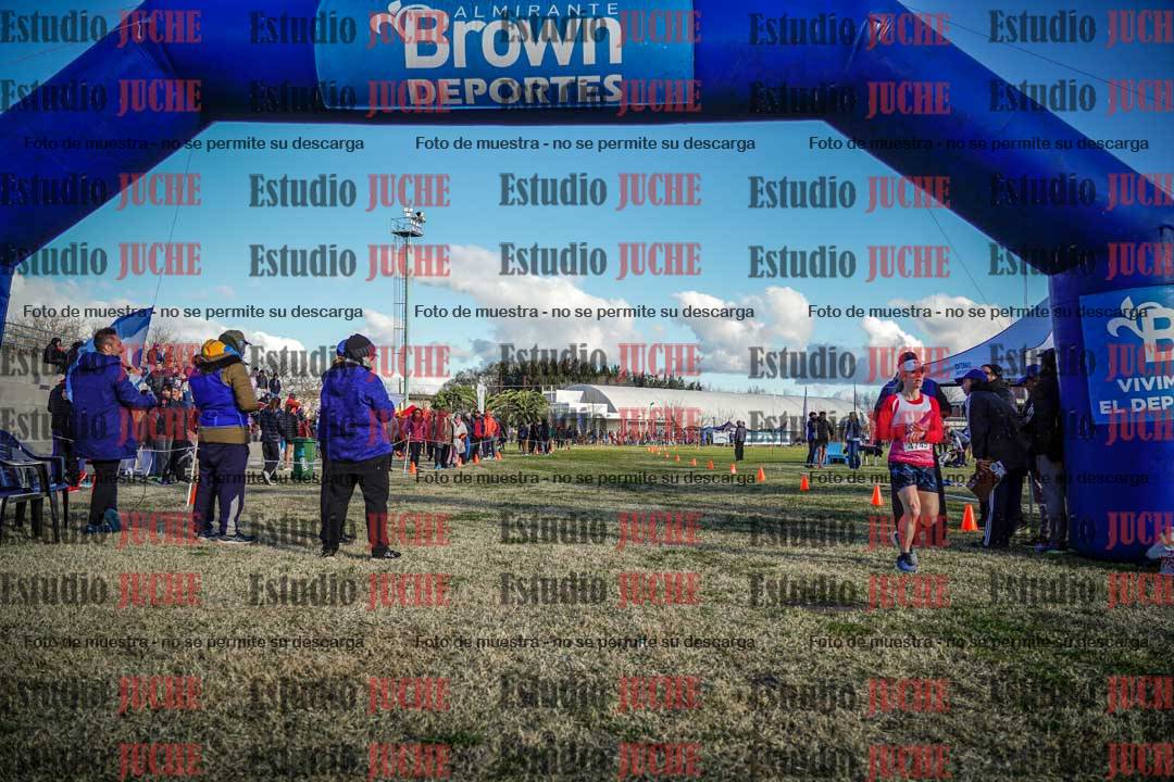 Fotos de la llegada de las postas 4 x 1000 m mixtas