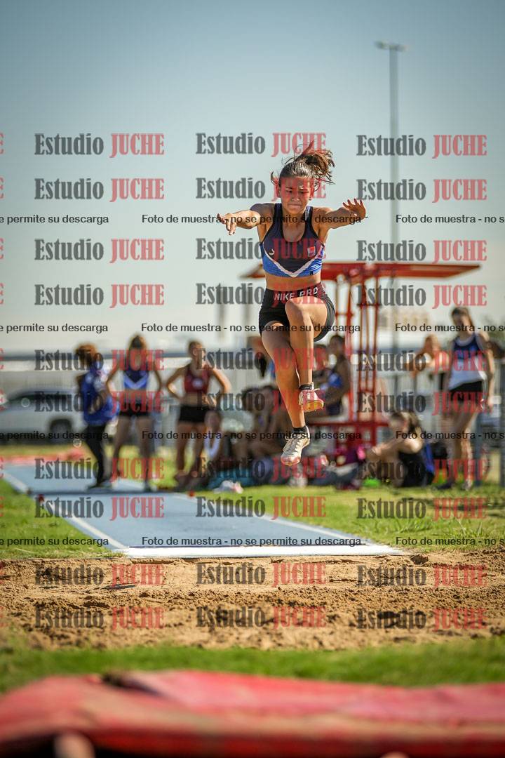 Fotos del salto en largo de mujeres - mayores