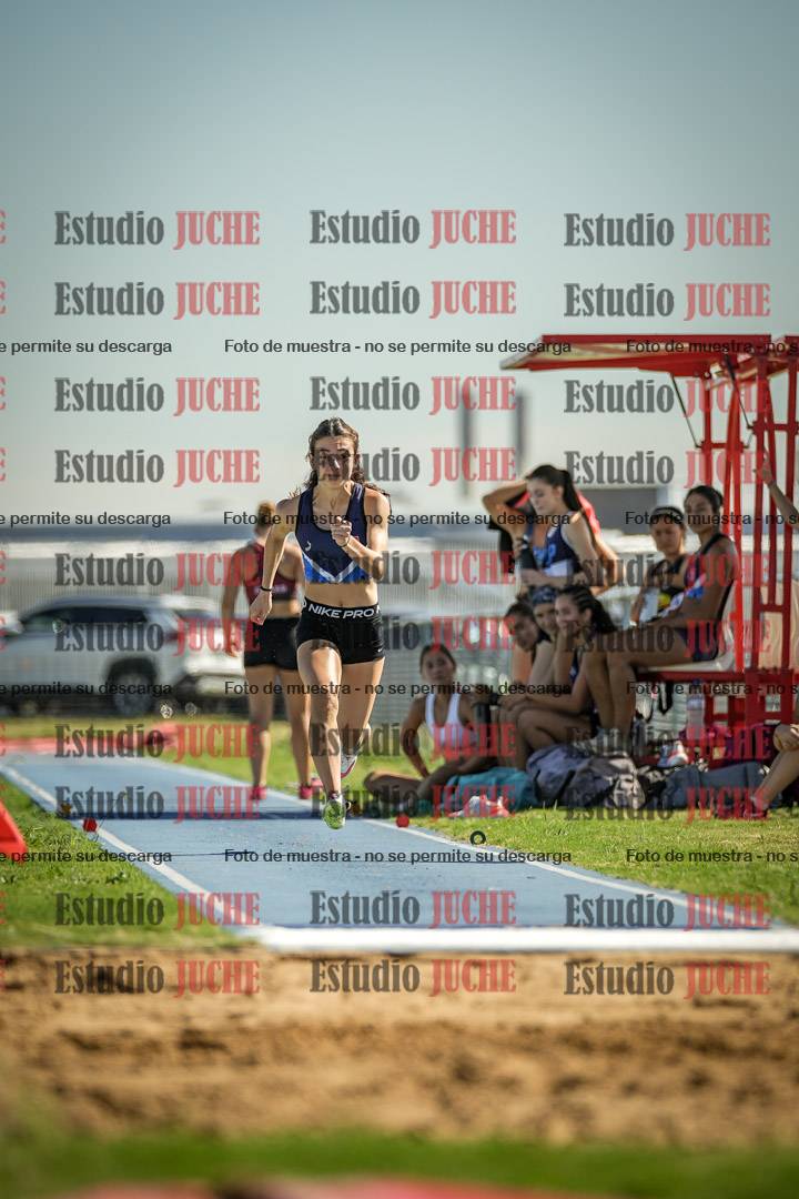 Fotos del salto en largo de mujeres - mayores