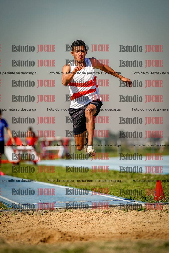 Fotos del salto en largo de varones