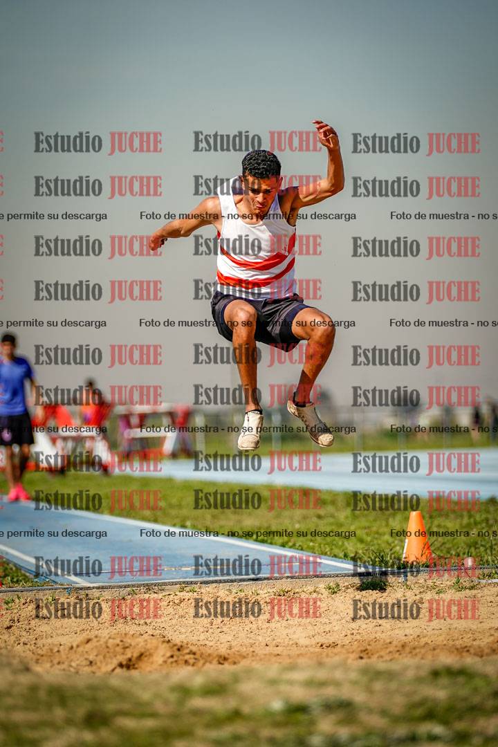 Fotos del salto en largo de varones