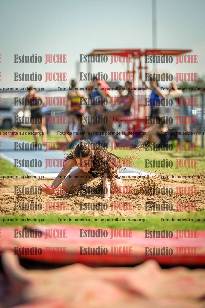 Fotos del salto en largo de mujeres - mayores