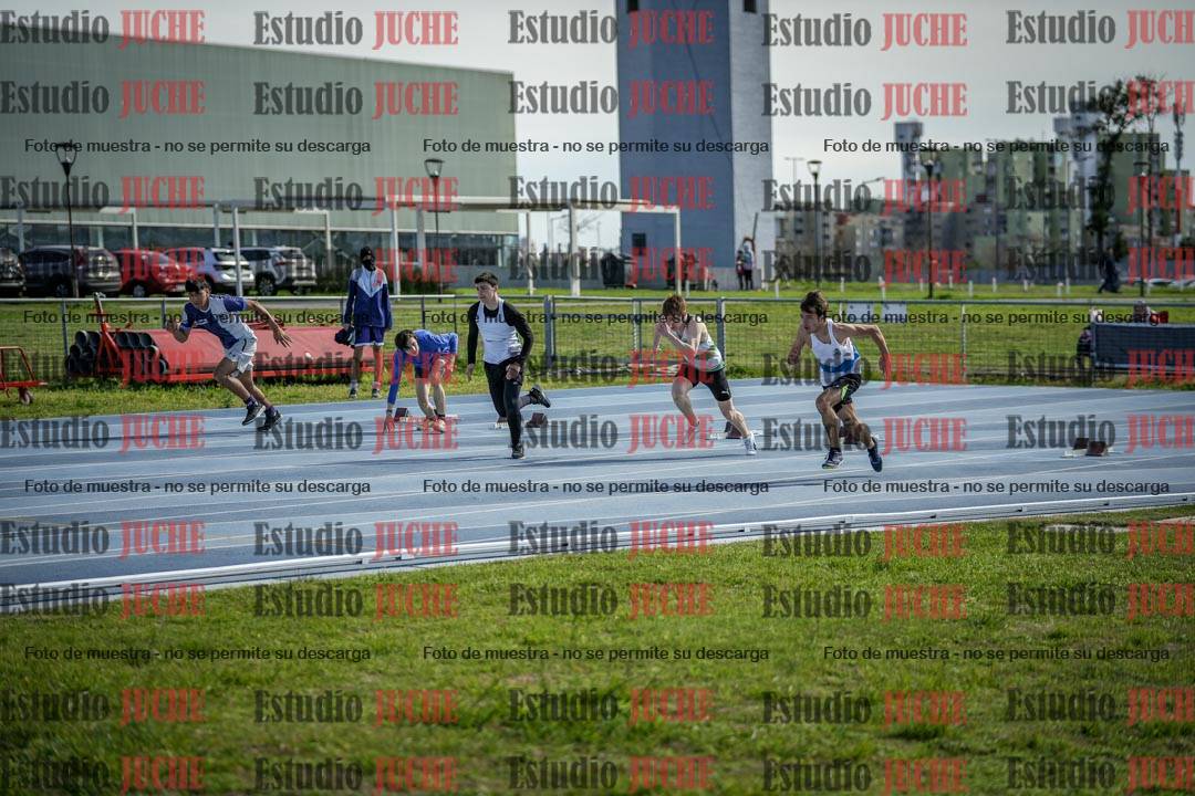 Fotos de los 100 m llanos de varones - U17
