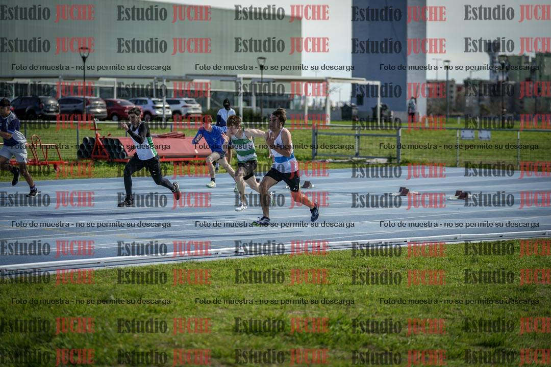 Fotos de los 100 m llanos de varones - U17