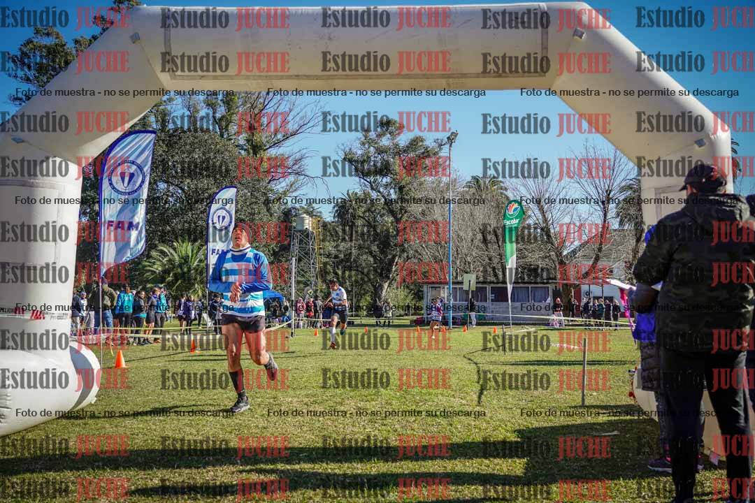 Fotos de la llegada del cross de 4000 m - varones