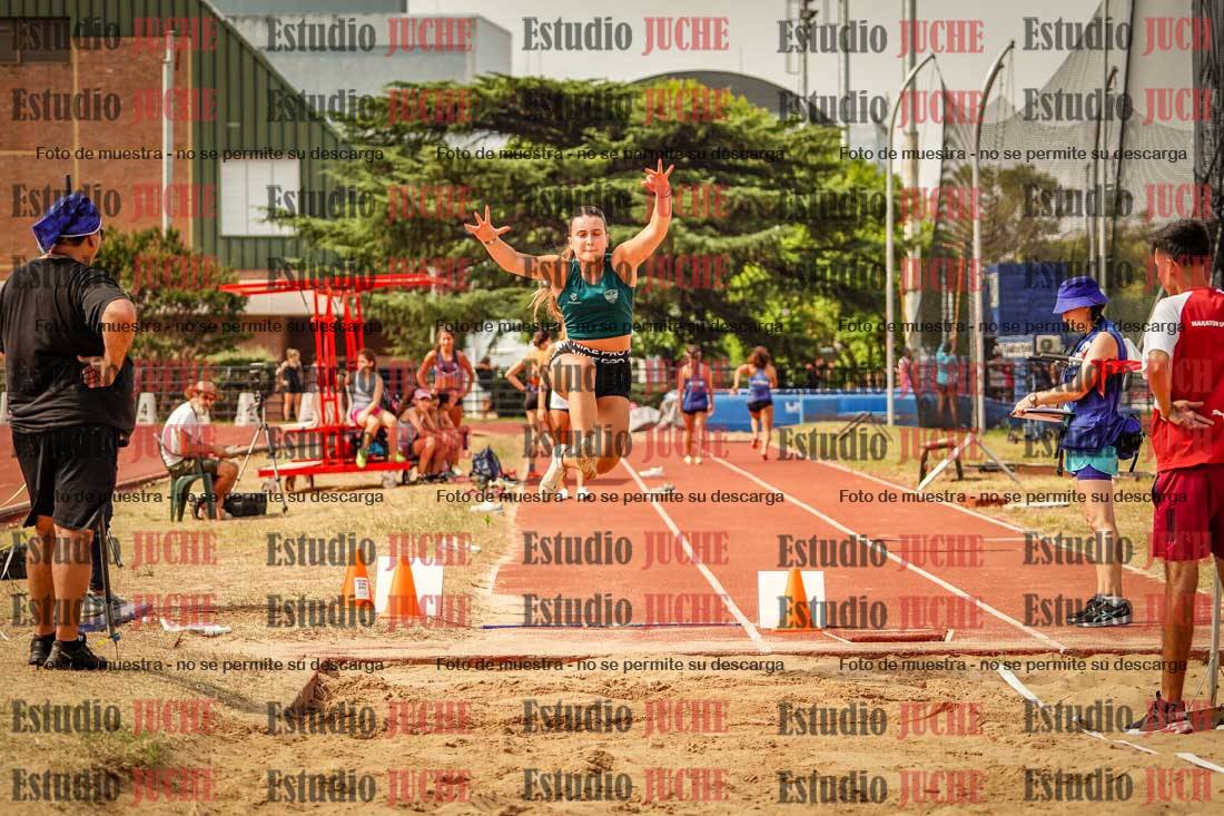 Fotos del salto en largo de mujeres