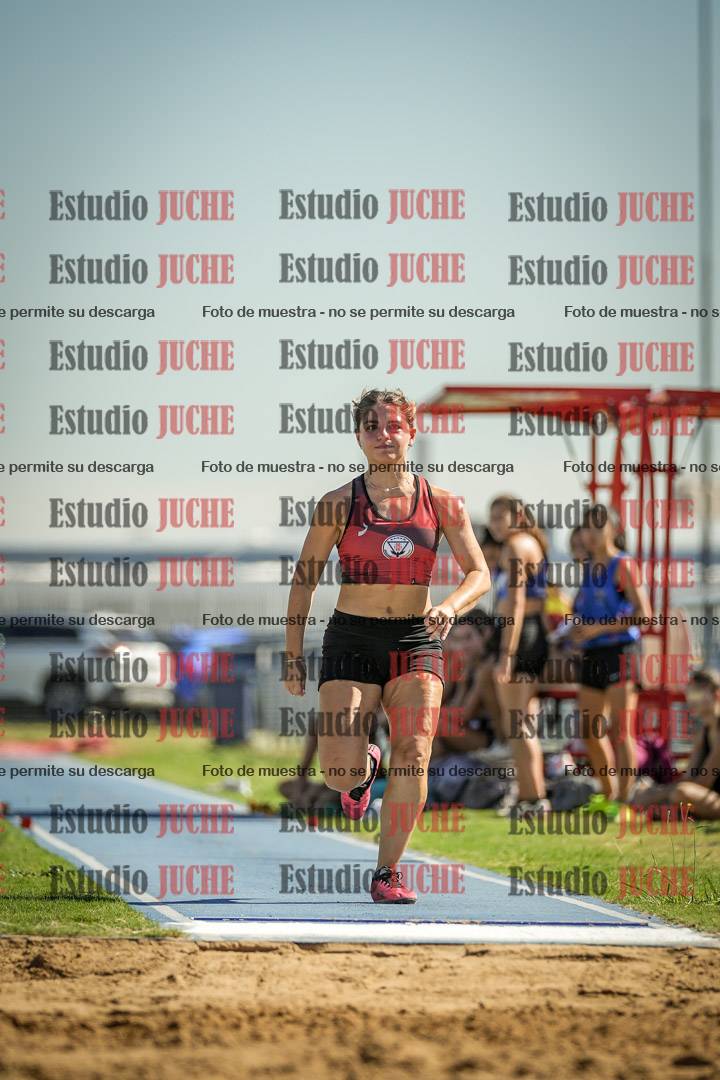 Fotos del salto en largo de mujeres - mayores